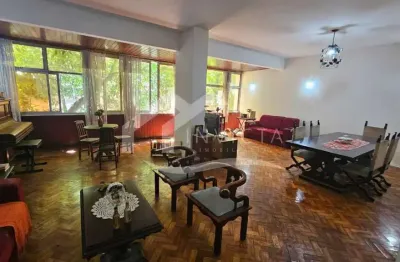 Maravilhoso apartamento de três quartos no posto 6, copacabana