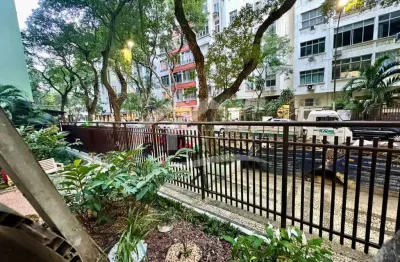 Excelente apartamento conjugado em ótima localização no posto 2, ha duas quadras da praia e proximo ao metro arcoverde.