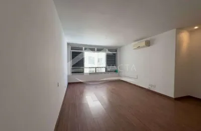 Excelente oportunidade de 3 quartos com vaga no posto 4 de copacabana!!!