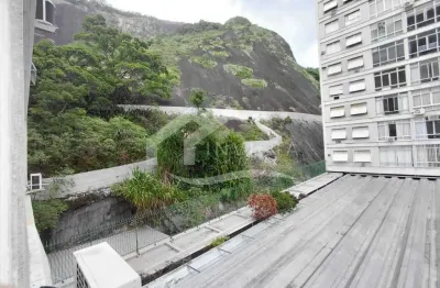 Excelente oportunidade apartamento de três quartos no posto 3 em copacabana!!!!!