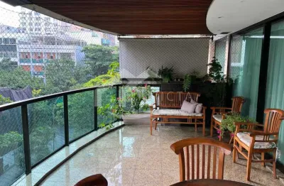 Incrivel apartamento com varanda na quadra da praia do leblon!!!