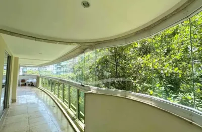 Apartamento com 225 m², 2 suítes e 4 vagas - a duas quadras da lagoa