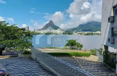 Maravilhoso imovel na lagoa com uma vista incrível para a lagoa