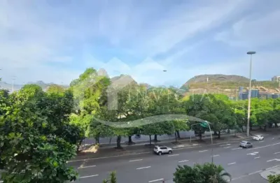 Conjugado frontal à praia de botafogo . vista deslumbrante . totalmente reformado