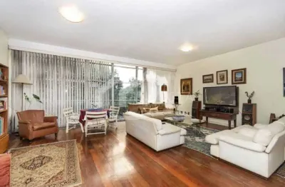 Incrível oportunidade de 3 quartos com vaga no posto 6 de copacabana, próximo ao metrô !!!