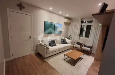 Incrível 3 quartos, reformado, porteira fechada e com vaga garantida no Posto 6 de Copacabana