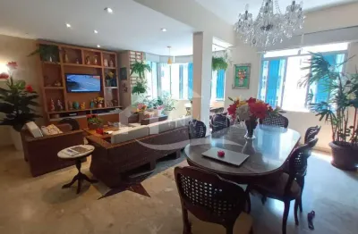 Maravilhoso apartamento de 3 quartos revertido para 2 em copacabana!