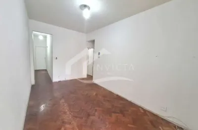 Maravilhoso apartamento de 2 quartos com dependência em copacabana!!!