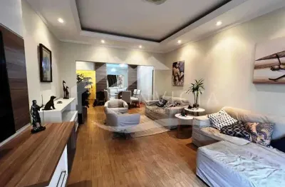 Ótima oportunidade: 3 quartos reformado com vaga na escritura!