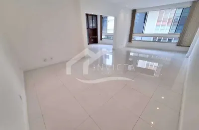 Imperdivel com quatro quartos reformadíssimo em excelente localização.