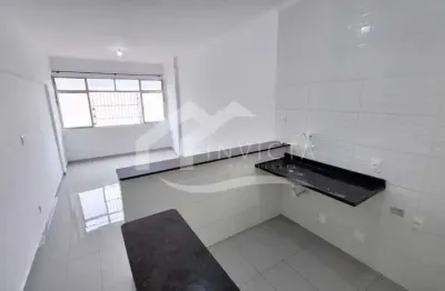 Excelente apartamento conjugado em andar alto, vista livre, silencioso e sol da manhã. o imóvel fica em ótima localização no centro da cidade e proximo a mercados, bancos e metrô.