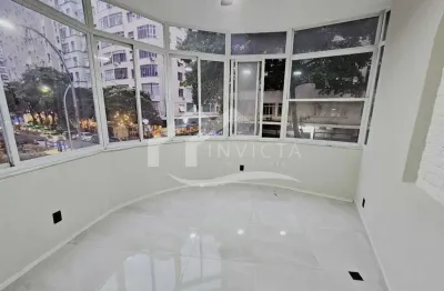Encantador apartamento de 3 quartos, totalmente reformado, com varanda e vista para o mar