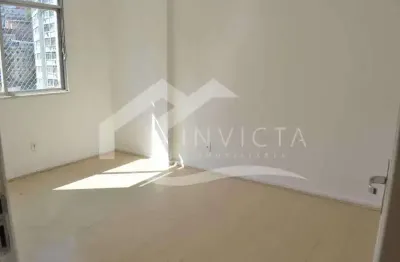 Maravilhoso apartamento de três quartos no coração de copacabana!!!