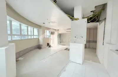 Excelente loja comercial, sala ampla com subsolo no coração do leblon.