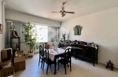 Copacabana - posto 4 . Conforto, silêncio e localização privilegiada