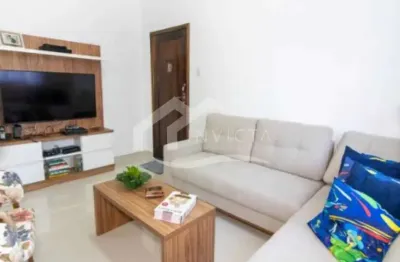 Apartamento Reformado, Silencioso e com Vista Verde . Próximo ao Metrô do Flamengo