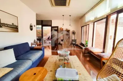 Casa espetacular em condomínio fechado - pronta para morar!