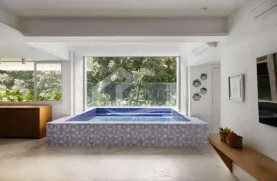 Excelente apartamento de alto padrão na Gávea, totalmente reformado, com vista para o verde e para o Cristo Redentor. Imóvel com acabamentos de primeira linha, ideal