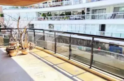 Maravilhoso 3 quartos com varanda e vista verde em rua nobre lagoa!!!