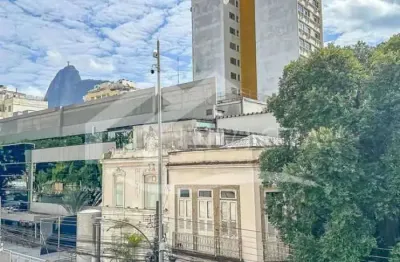 Conjugado reformado em excelente localização no bairro de botafogo
