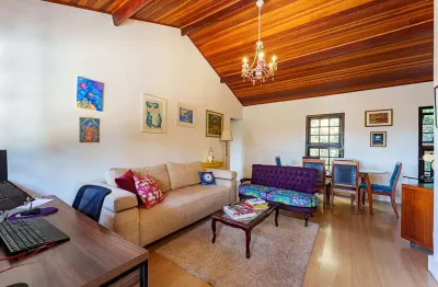 Casa em condomínio para venda com 3 quartos, sendo 2 suítes, 200m²