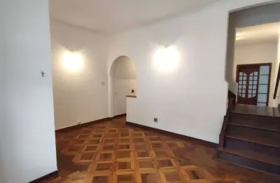 Casa com 2 quartos para alugar na Rua Coriolano, 740, Vila Romana, São Paulo