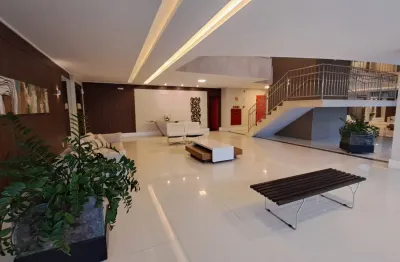 Cobertura duplex de alto padrão na mata da praia   frente  sol da manhã