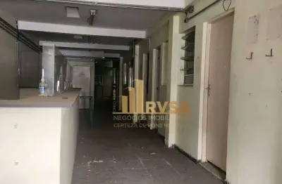 Excelente imóvel comercial com recepção, 15 salas, 4 banheiros, 2 cozinhas, em localização privilegiada.