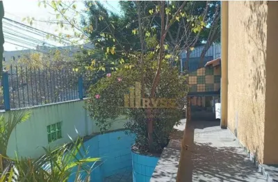 Galpão em 500 m² de terreno, vão livre de 230 m², área construída de 348 m², proporcionando diversas possibilidades de uso em localização estratégica