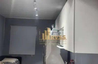 Excelente studio de 20m² , (porteira fechada) com armarios planejados, geladeira e utensilios domésticos