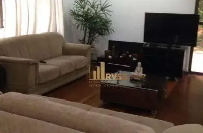 Excelente apartamento garden, com 241,79m² de área construída e 142,12m² de área útil com 3 dormitórios sendo 1 suíte