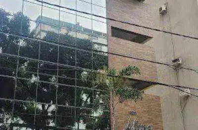 Apartamento 75m² a uma quadra da praia com ampla sala integrada a varanda gourmet, 2 dormitórios sendo 1 suíte banheiro social, 1 vaga
