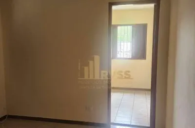 Kit/studio 35m² , sala, dormitório, cozinha com armários, banheiro, área de serviços, tudo independente e quintal com  churrasqueira coletiva,