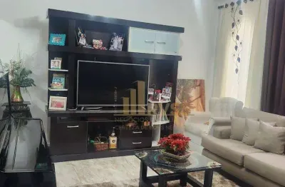 Casa em Terreno de 202m²e área construída de 147m²,  3 dormitórios, 1 suíte, 2 vagas e Edícula.