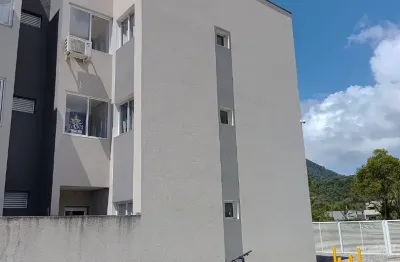 Ótimo apartamennto com piscina em matinhos , churrasqueira , garagem , próximo no mar.