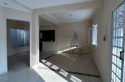 Casa à venda no bairro nova imperatriz, localização privilegiada.