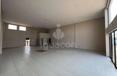 Sala comercial de 176m  em frente a br 277 no três bandeiras