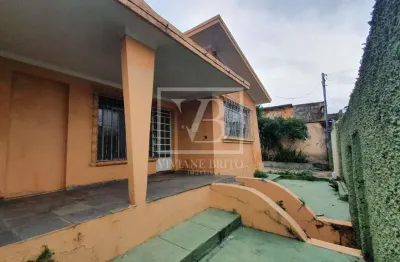 Casa bem localizada, próximo a praça do brasiléia,  composta por 3 dormitórios