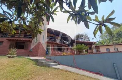 Ampla residência à venda no quintas do godoy,  2.000 m , piscina e muito verde