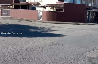 Sobrado geminado alto padrão para locação em joinville, espinheiros, 3 dormitórios, 1 suíte, 2 banheiros, 1 vaga