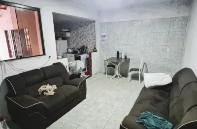 Casa no sol nascente – lote 300m², rua asfaltada e preço imperdível!