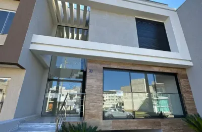 Sobrado de alto padrão em condomínio fechado com 3 suítes e lazer completo