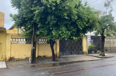Ótima Casa e localização nas Damas pertinho da Padaria Costa Mendes.
