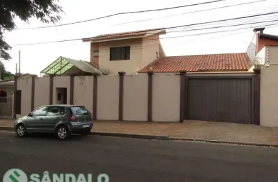 Sobrado com 3 quartos para alugar por R$ 3500.00, 219.00 m2 - ZONA 08 - MARINGA/PR