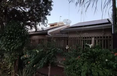 Casa com 3 quartos à venda na Rua Pioneiro Antônio de Paula Freitas, 442, Jardim Império do Sol, Maringá