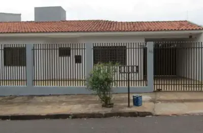 Casa com 3 quartos à venda por R$ 680000.00, 169.61 m2 - PARQUE AVENIDA - MARINGA/PR