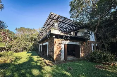 Casa com piscina natural no bairro encantada, garopaba/sc