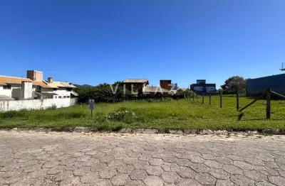 Terreno no centro – 550m da praia, financiável e frente norte