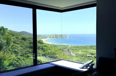 Casa lua localizada  no topo do silveira sul com 3 dormitórios e vista para o ma