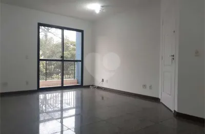 Apartamento com 3 quartos para alugar na Lapa, São Paulo 